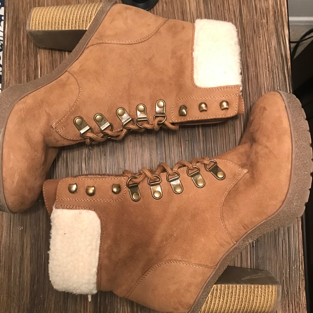 Winter heeled boots